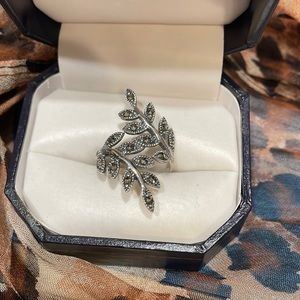 Sterling leafy marqasite ring